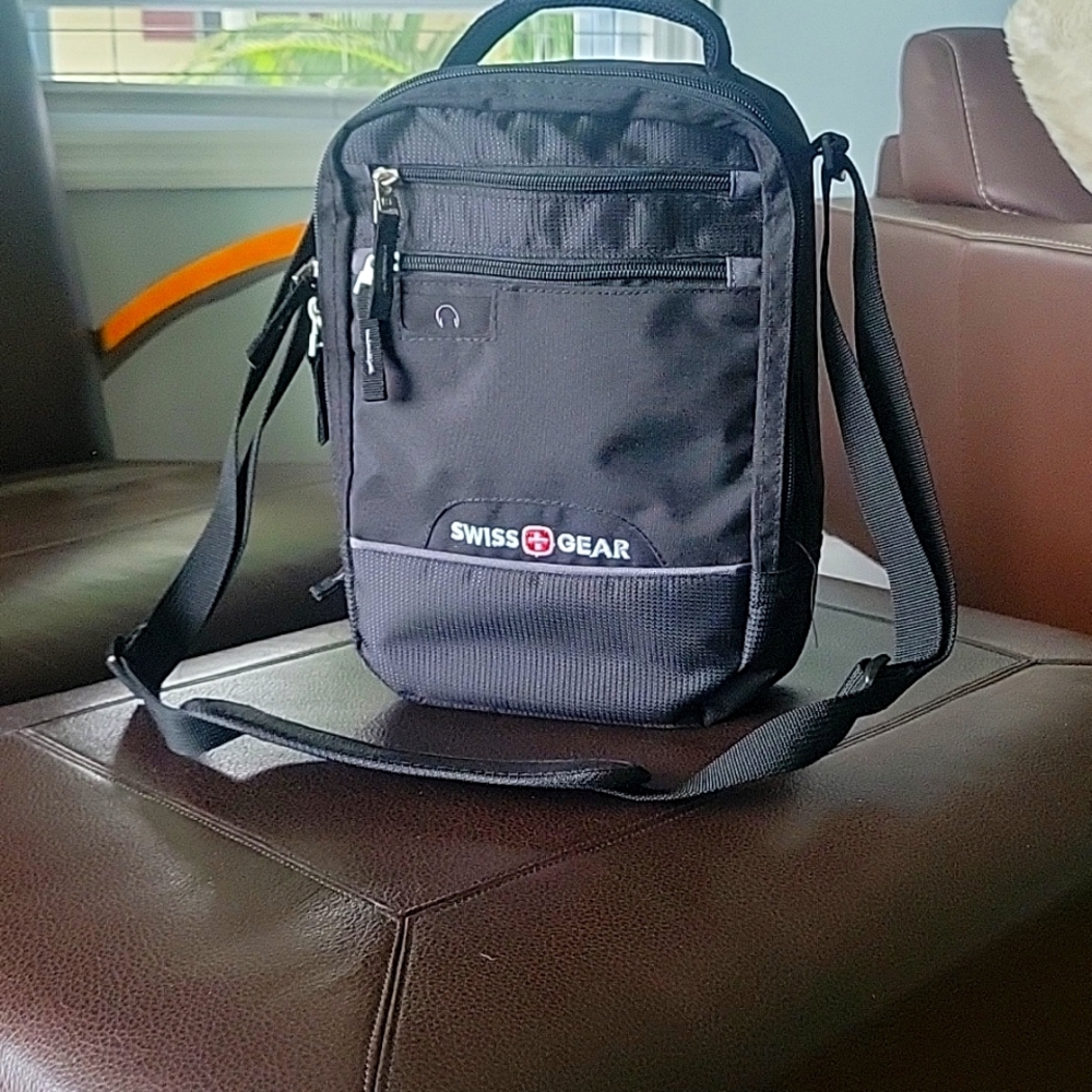 Swiss Gear crossbody bag